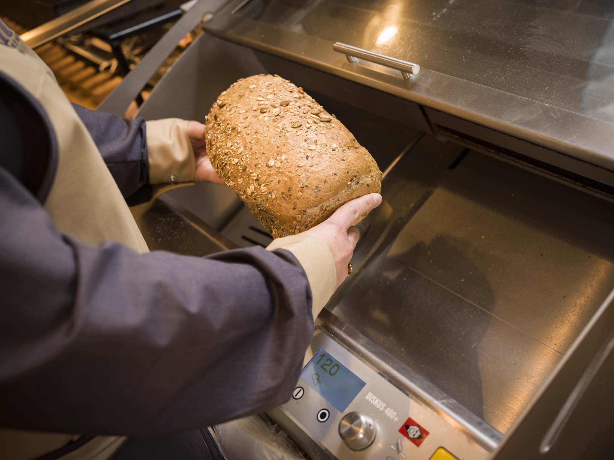 vaak Gemarkeerd routine Wist u dat brood bij ontdooien in de magnetron in de plastic zak moet  blijven zitten? - Bakkerij Verhoog